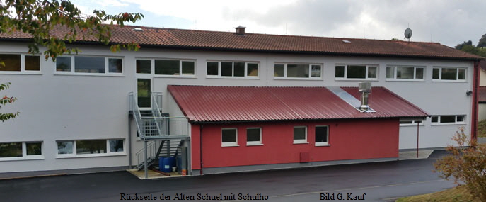 Schule mit Schulhof Schule mit Schulhof