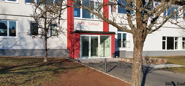 Schuleingang von links Schuleingang von links