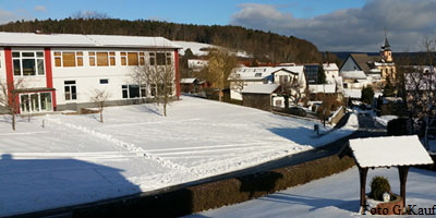 Schule im Wohngebiet1
